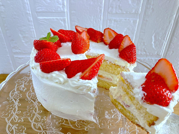 How to Make Japanese Strawberry Shortcake (Strawberry Cream Chiffon Cake Recipe)