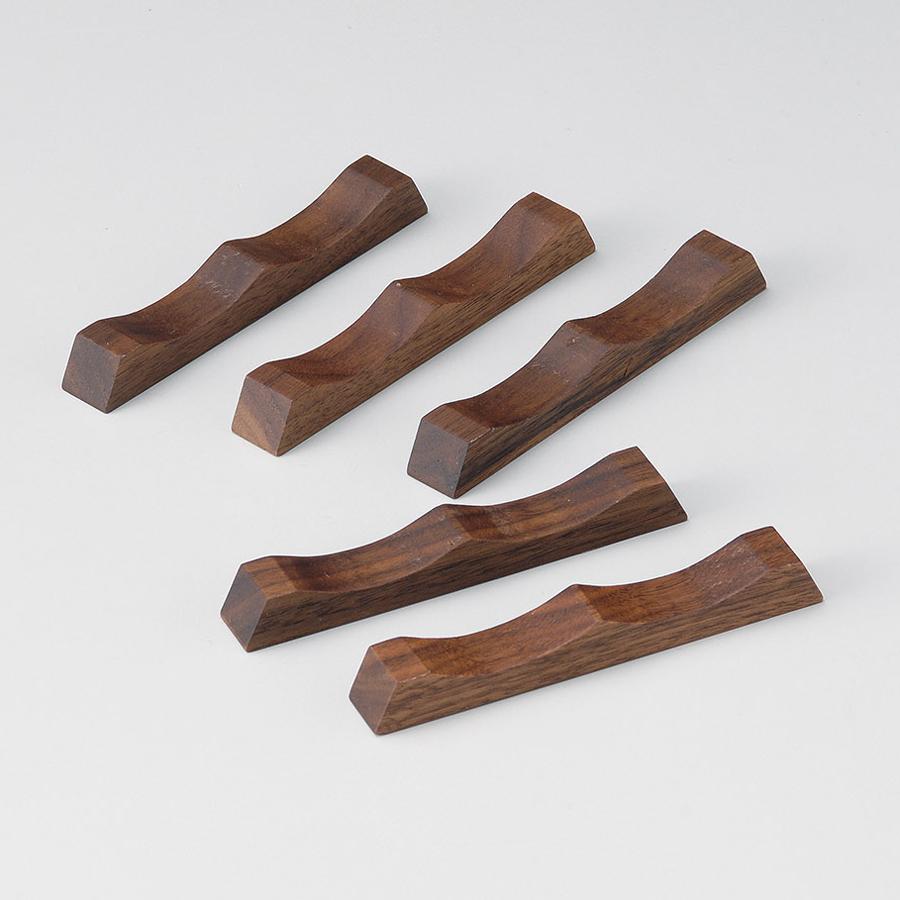 Isuke-Walnut-Cutlery-Rest-Wooden-Chopsticks-Rest-Set-of-5-1-2025-01-20T01:10:53.366Z.jpg